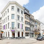 Theater Square Apartments 48